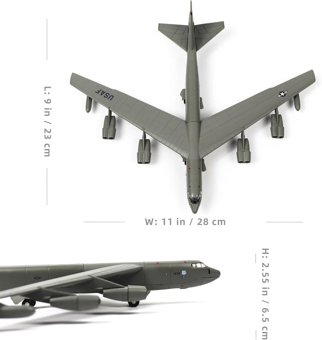 B-52 Stratofortress Display Model – 1:200 Scale Strategic Bomber Aircraft