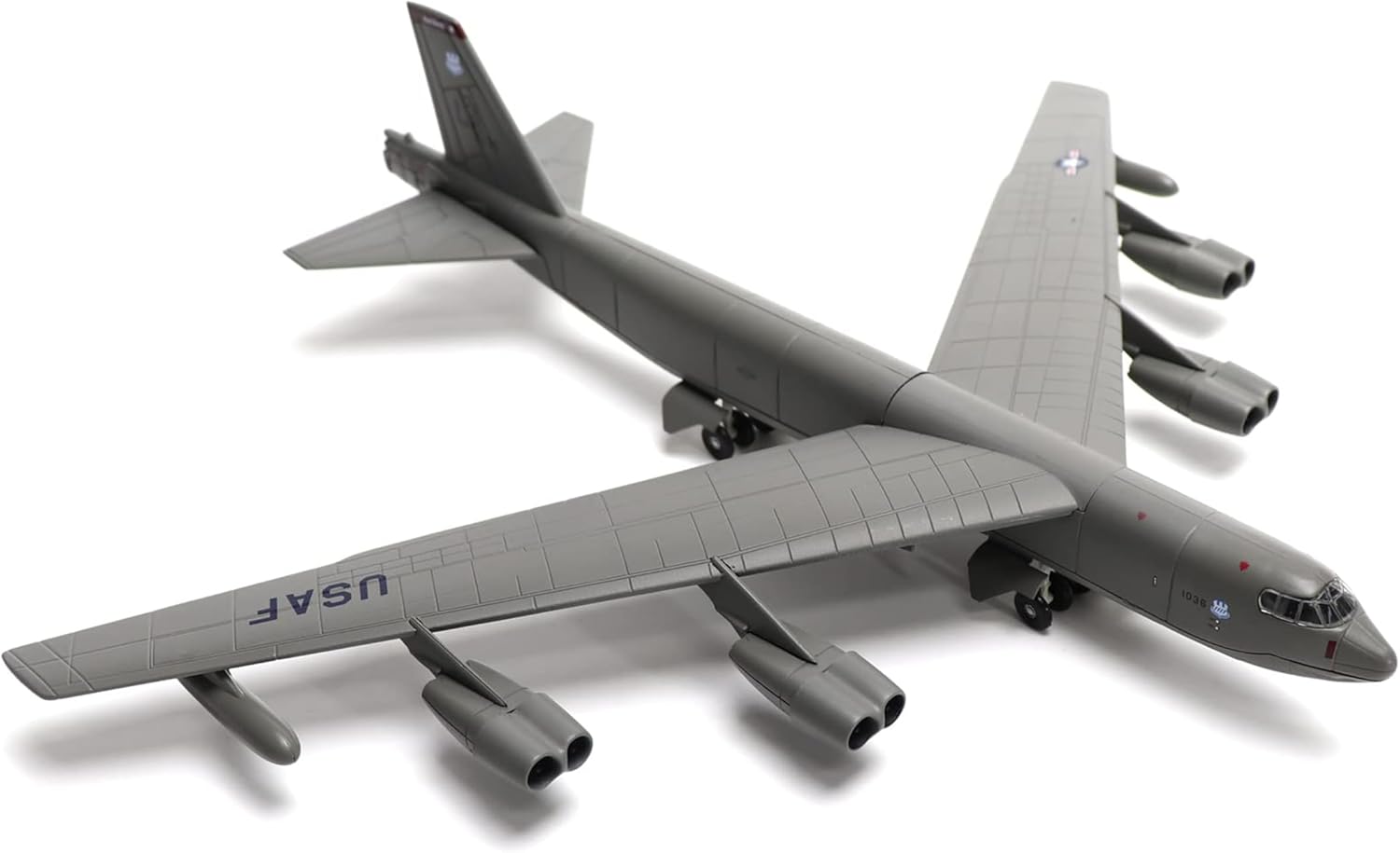 B-52 Stratofortress Display Model – 1:200 Scale Strategic Bomber Aircraft
