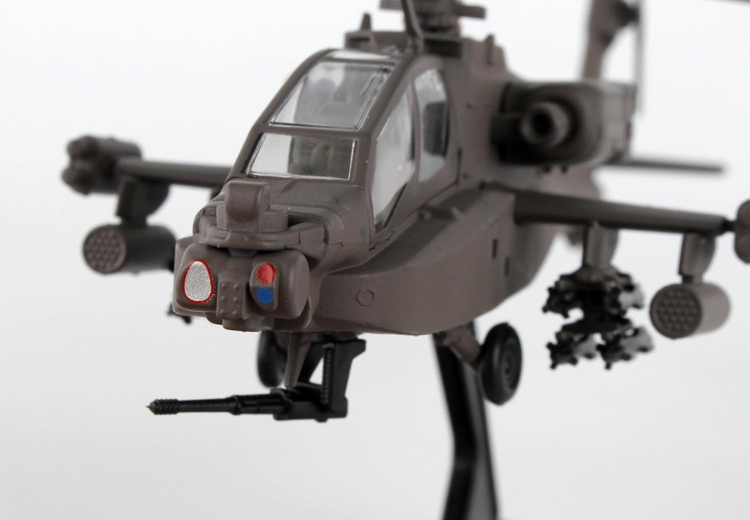 AH-64 Apache Longbow Helicopter Display Model – 1:100 Scale Inspired Military Aircraft